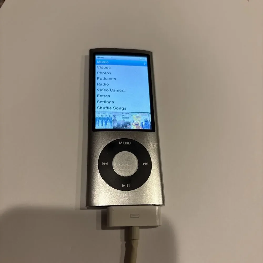 Apple iPod Nano 5th Generation Silver 8 GB A1320 NEEDS NEW BATTERY